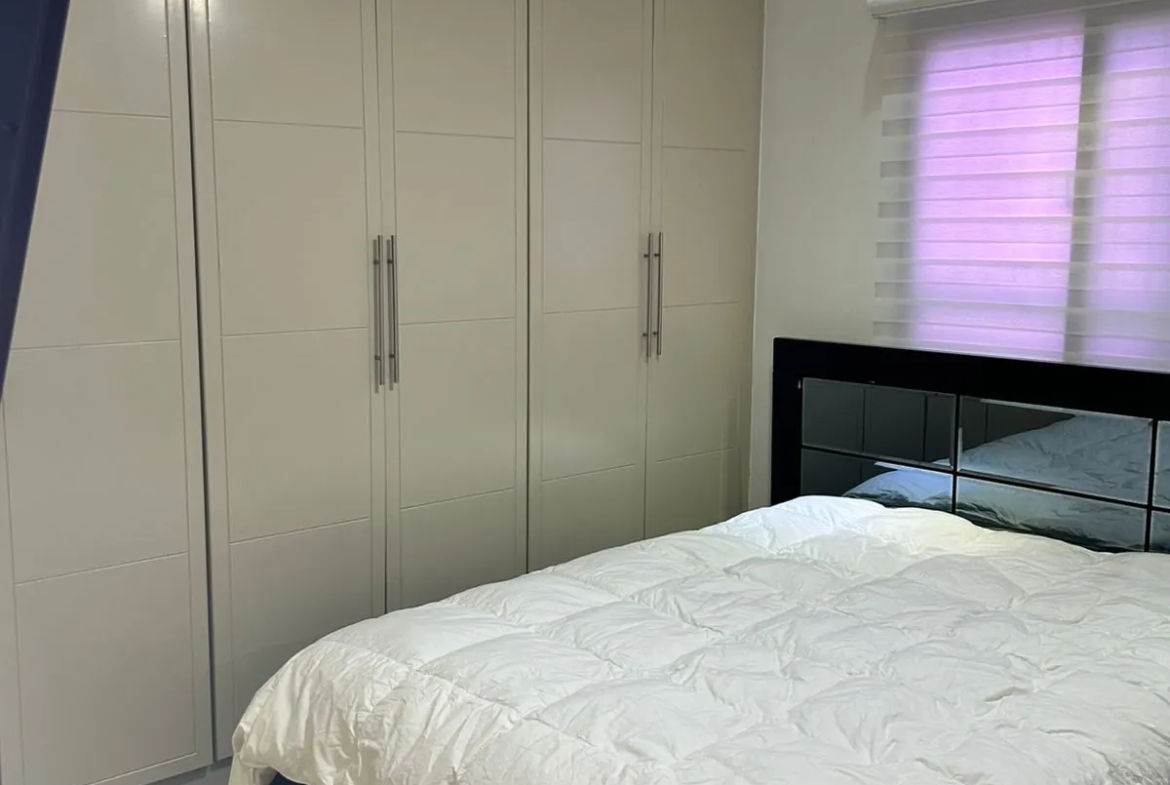 Casa muy completa con patio, piscina, jacuzzi y terraza
