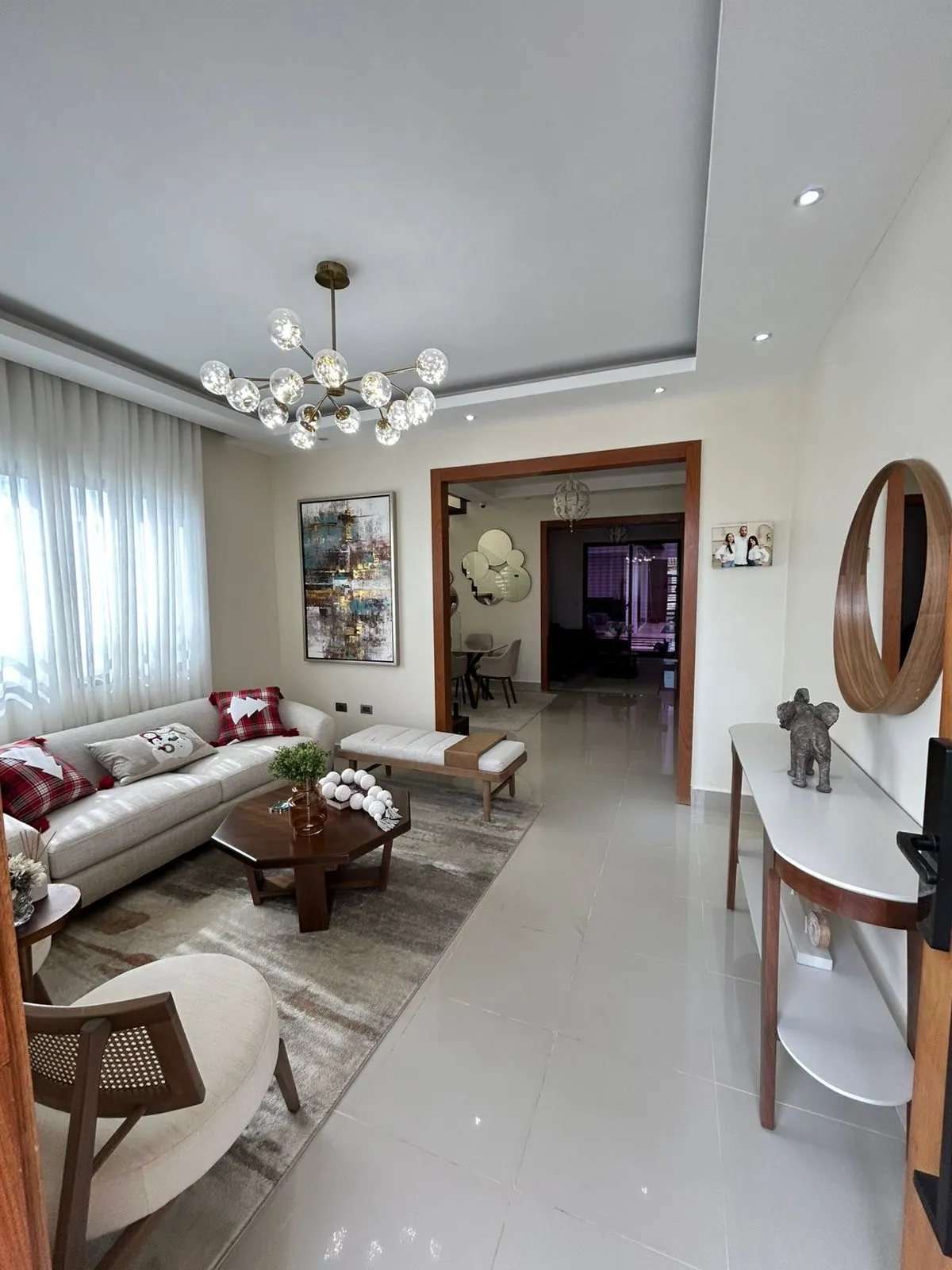 Casa muy completa con patio, piscina, jacuzzi y terraza