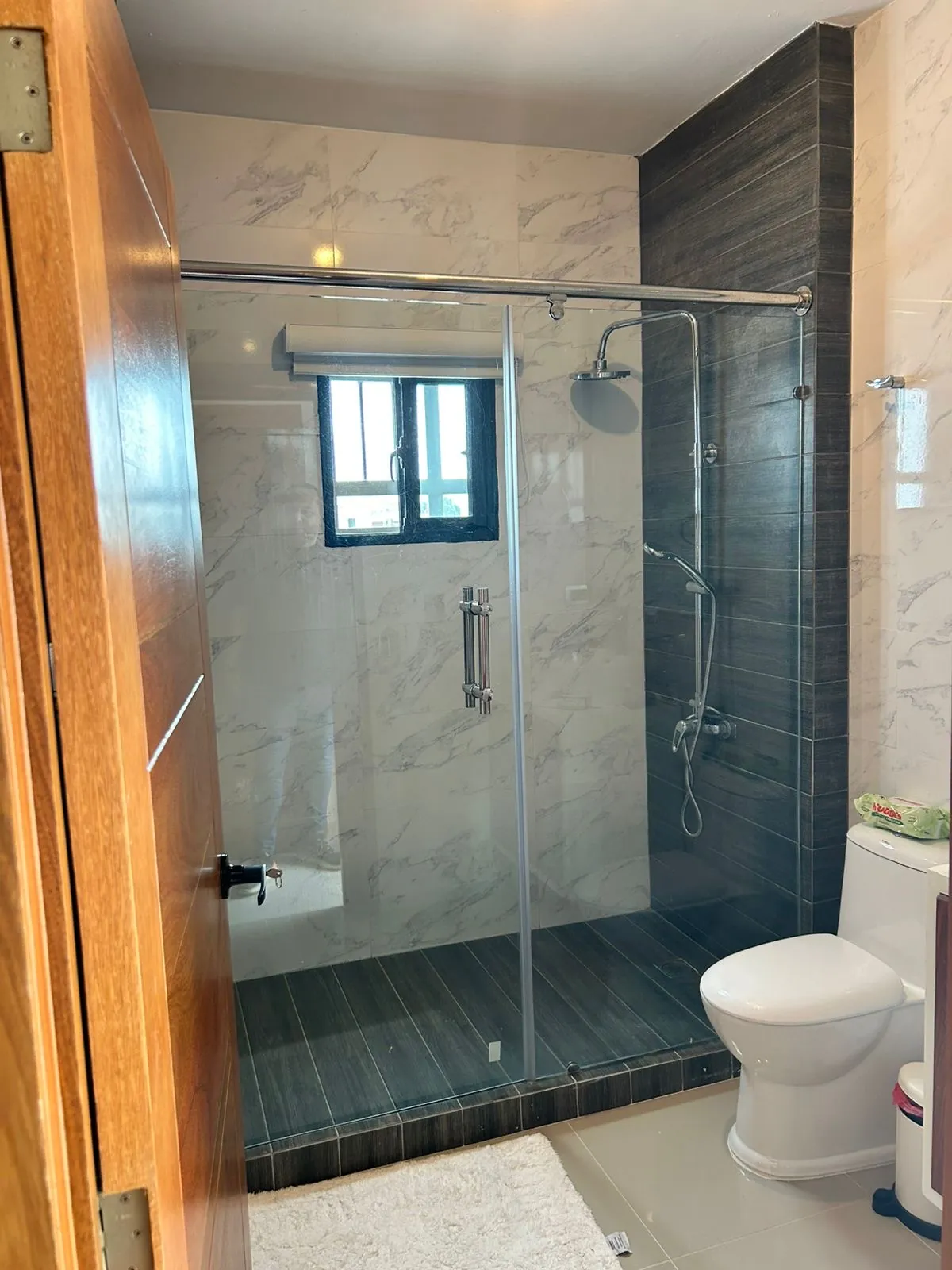 Casa muy completa con patio, piscina, jacuzzi y terraza