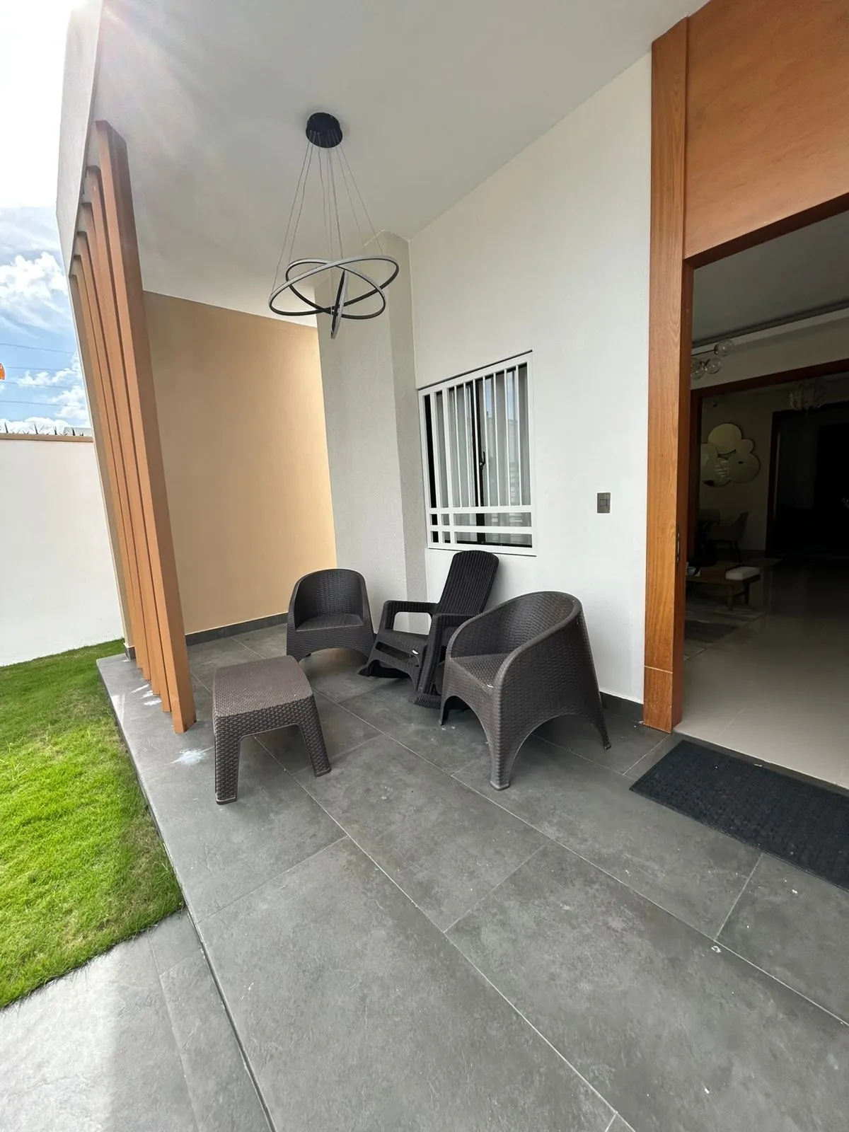 Casa muy completa con patio, piscina, jacuzzi y terraza