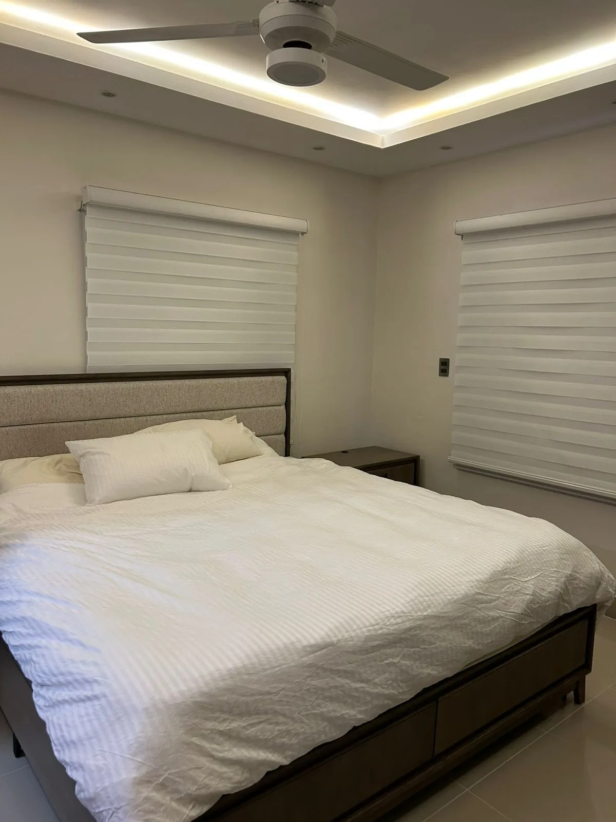 Casa muy completa con patio, piscina, jacuzzi y terraza