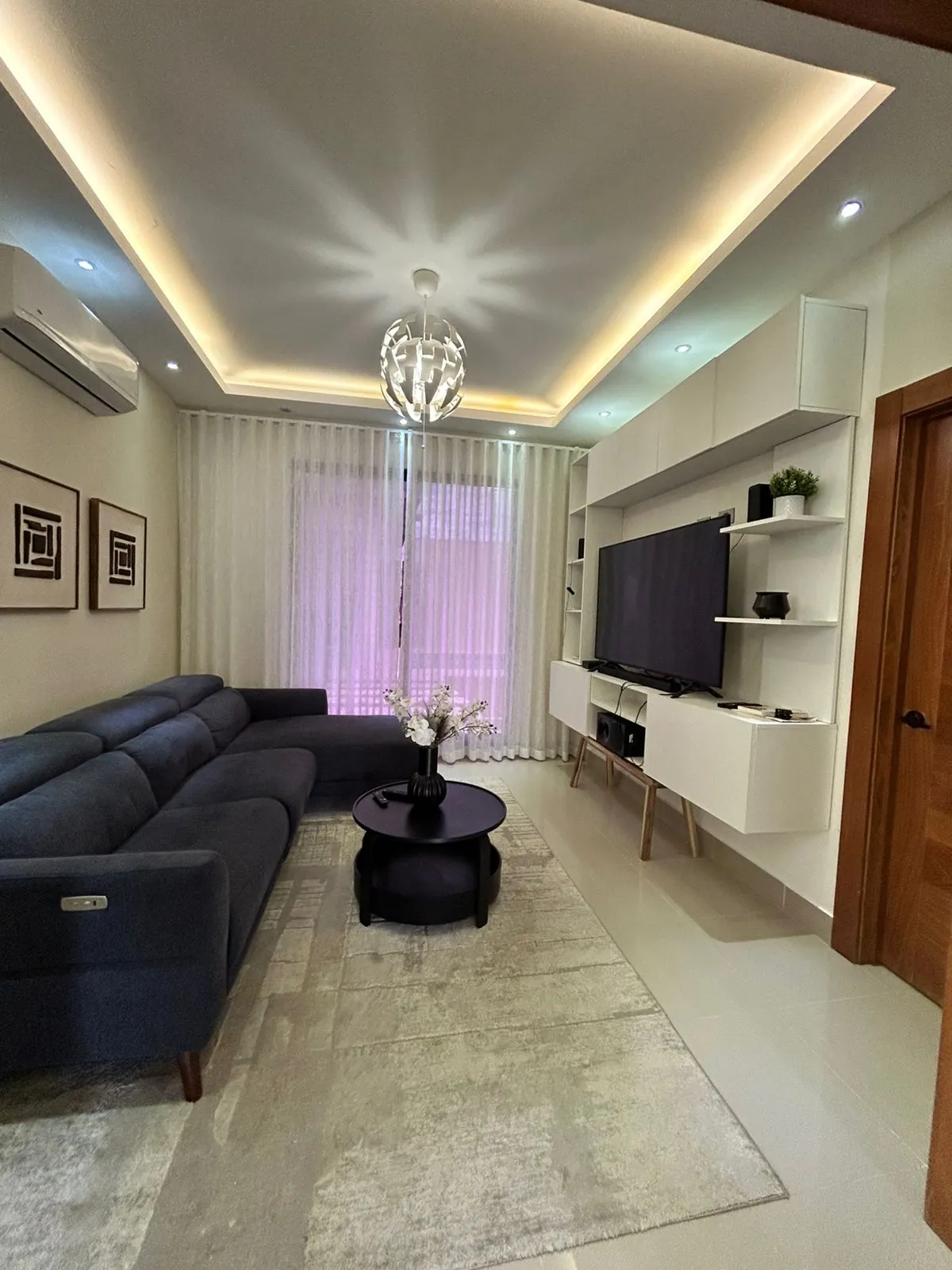Casa muy completa con patio, piscina, jacuzzi y terraza