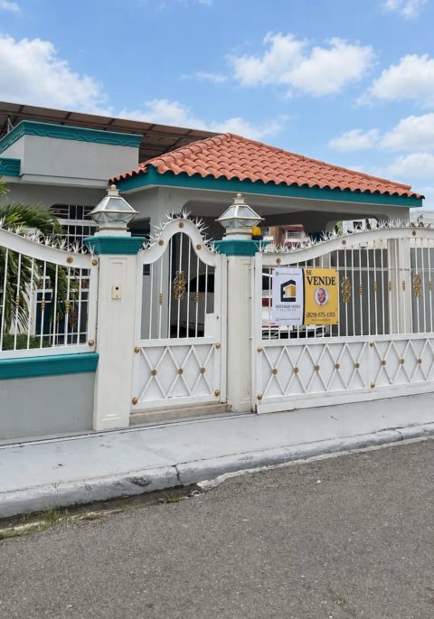 Cómoda casa de 1 nivel con paneles solares y climatización
