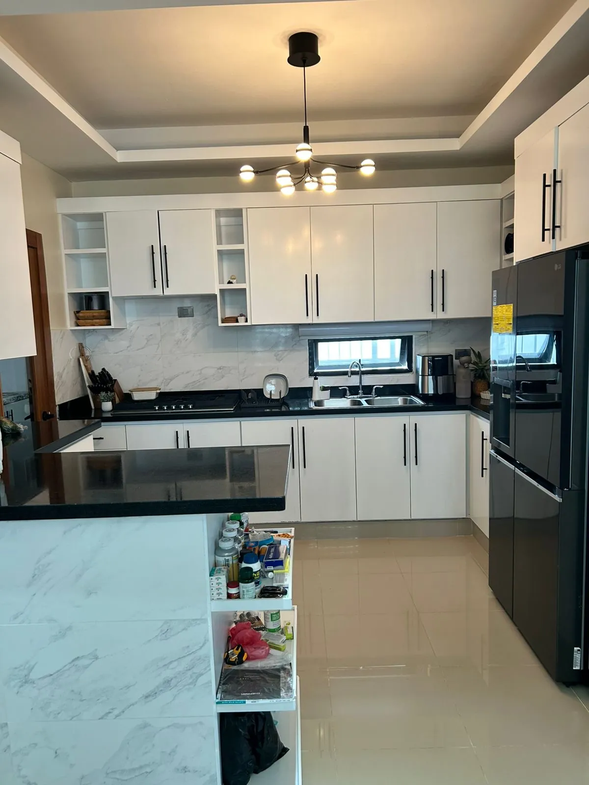 Casa muy completa con patio, piscina, jacuzzi y terraza