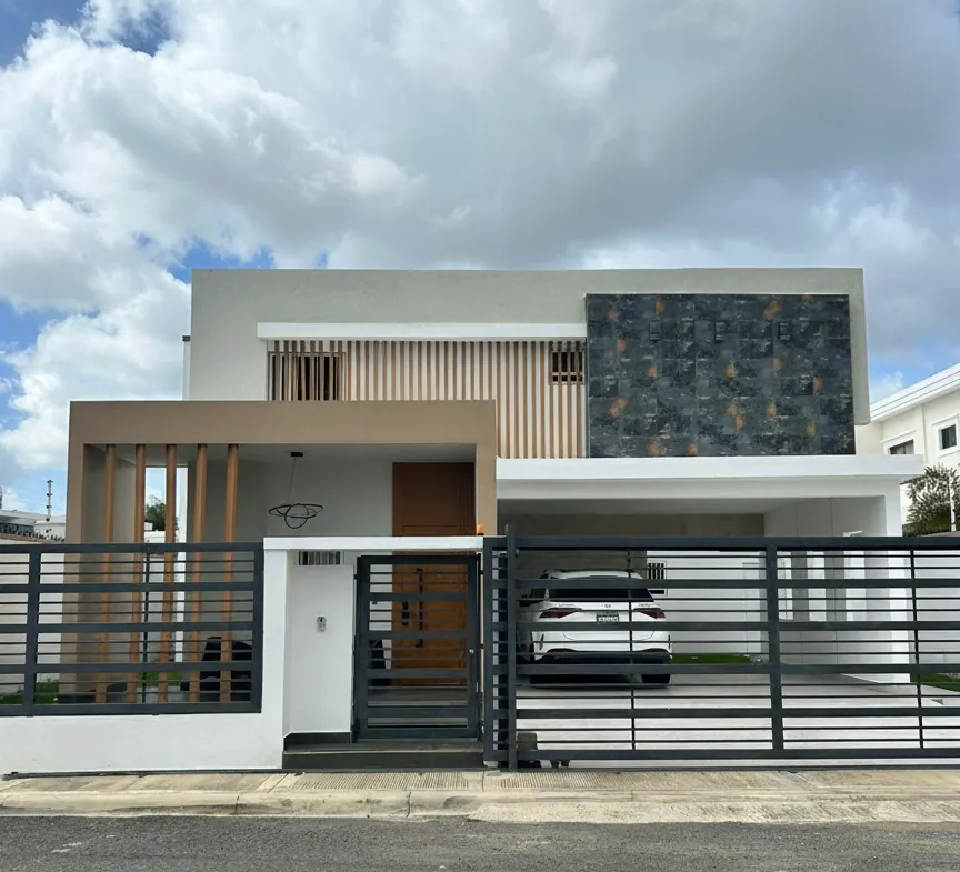 Casa muy completa con patio, piscina, jacuzzi y terraza