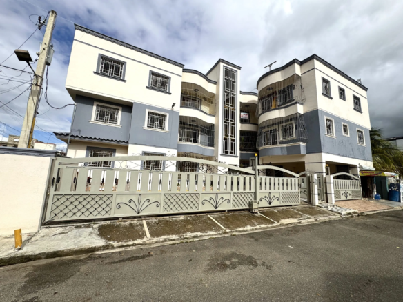 Apartamento 3er nivel construido en block