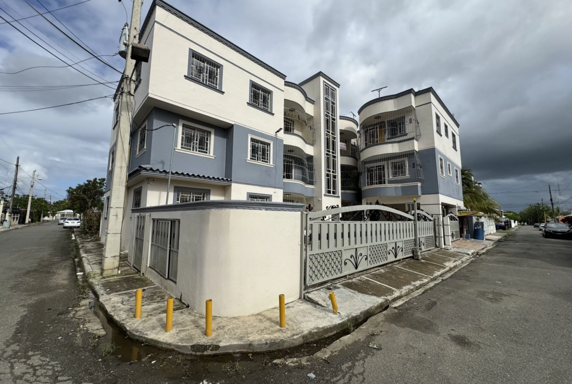 Apartamento 3er nivel construido en block