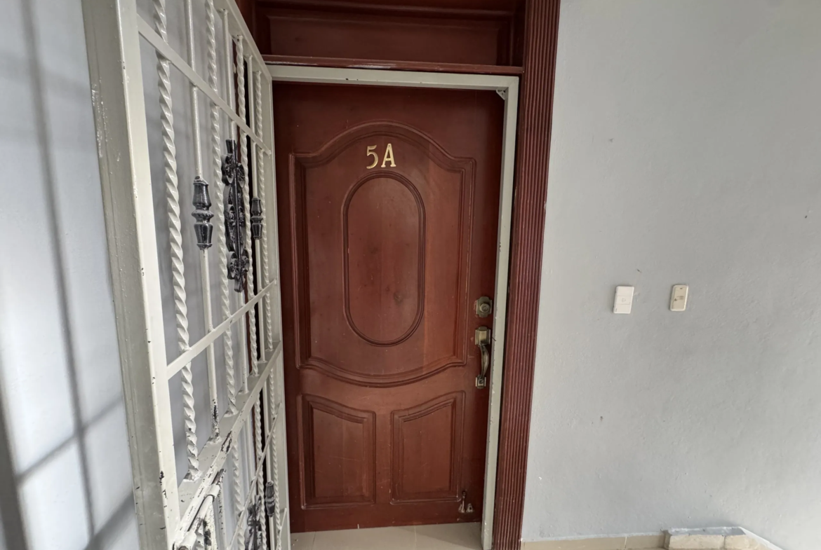 Apartamento 3er nivel construido en block
