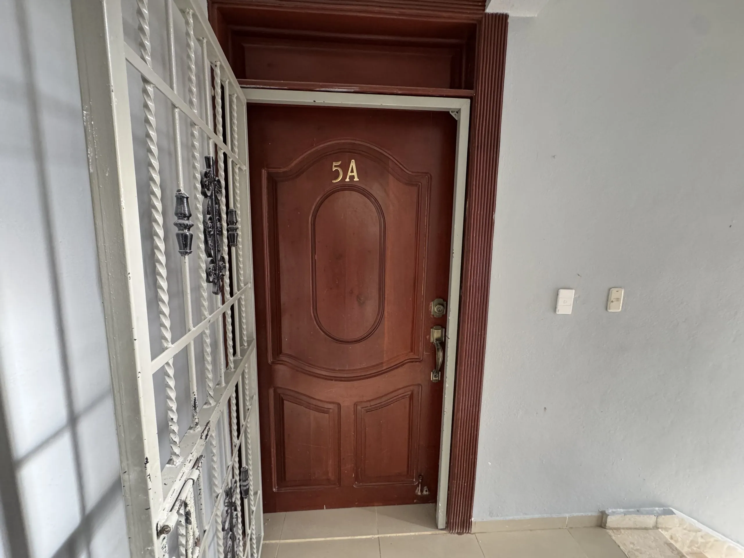 Apartamento 3er nivel construido en block