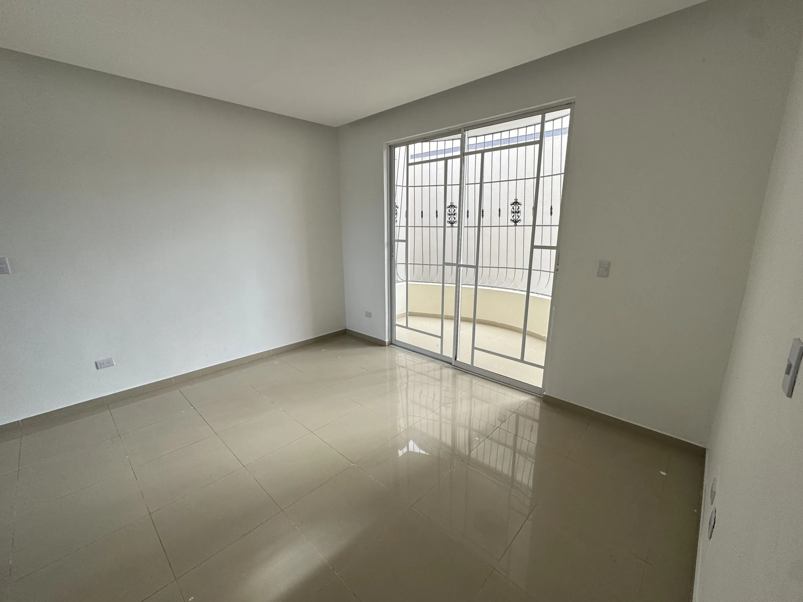 Apartamento 3er nivel construido en block
