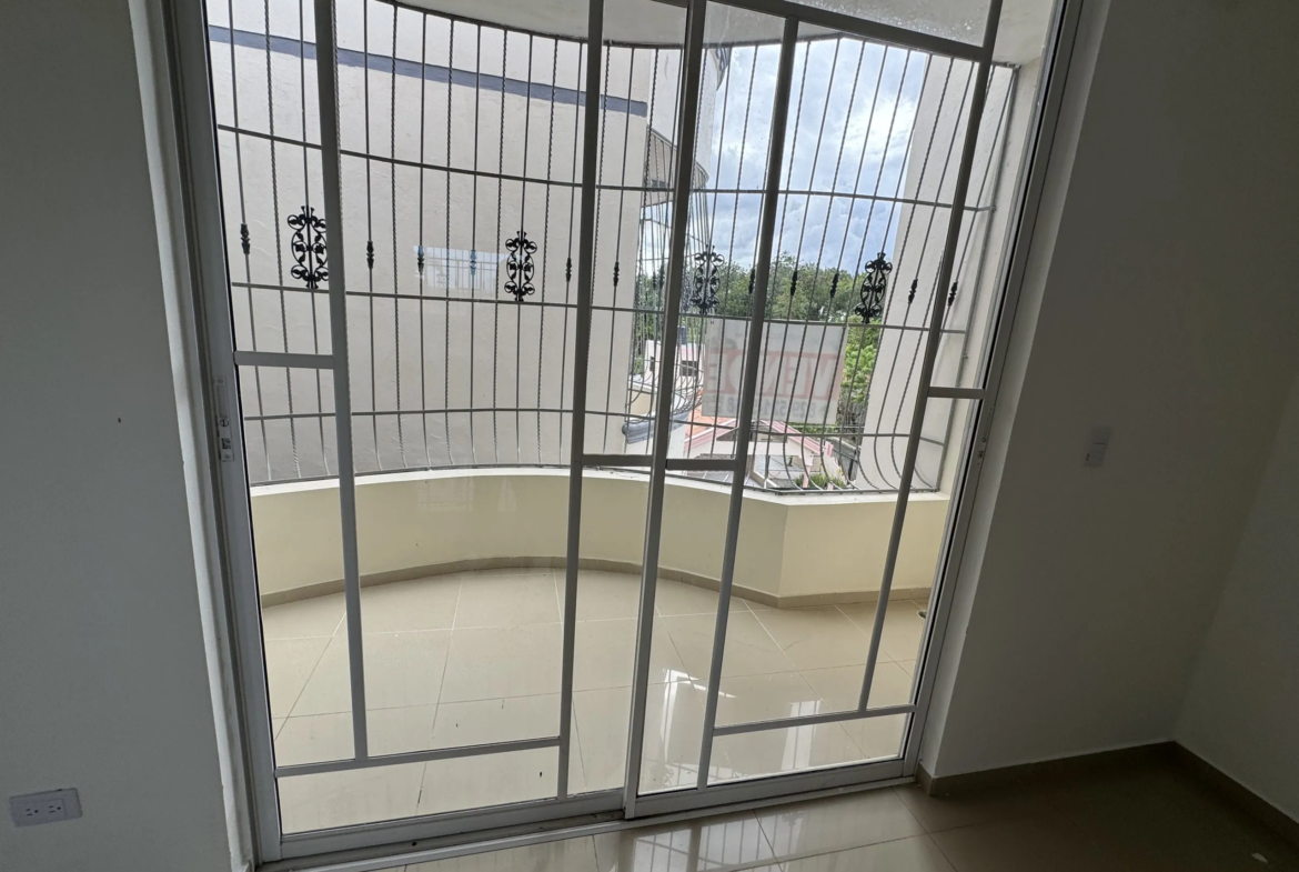 Apartamento 3er nivel construido en block