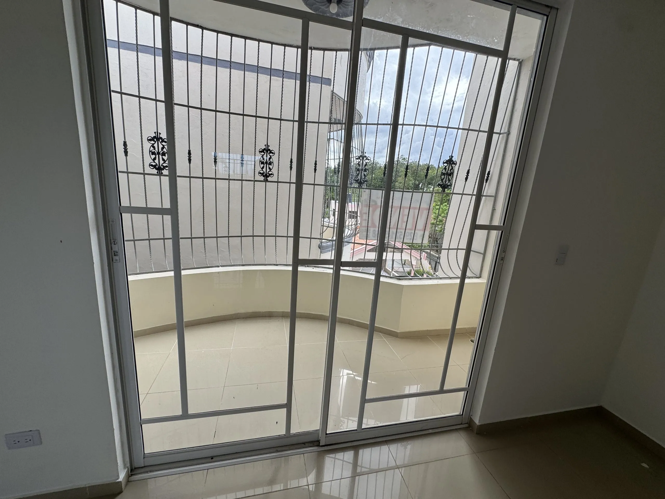Apartamento 3er nivel construido en block
