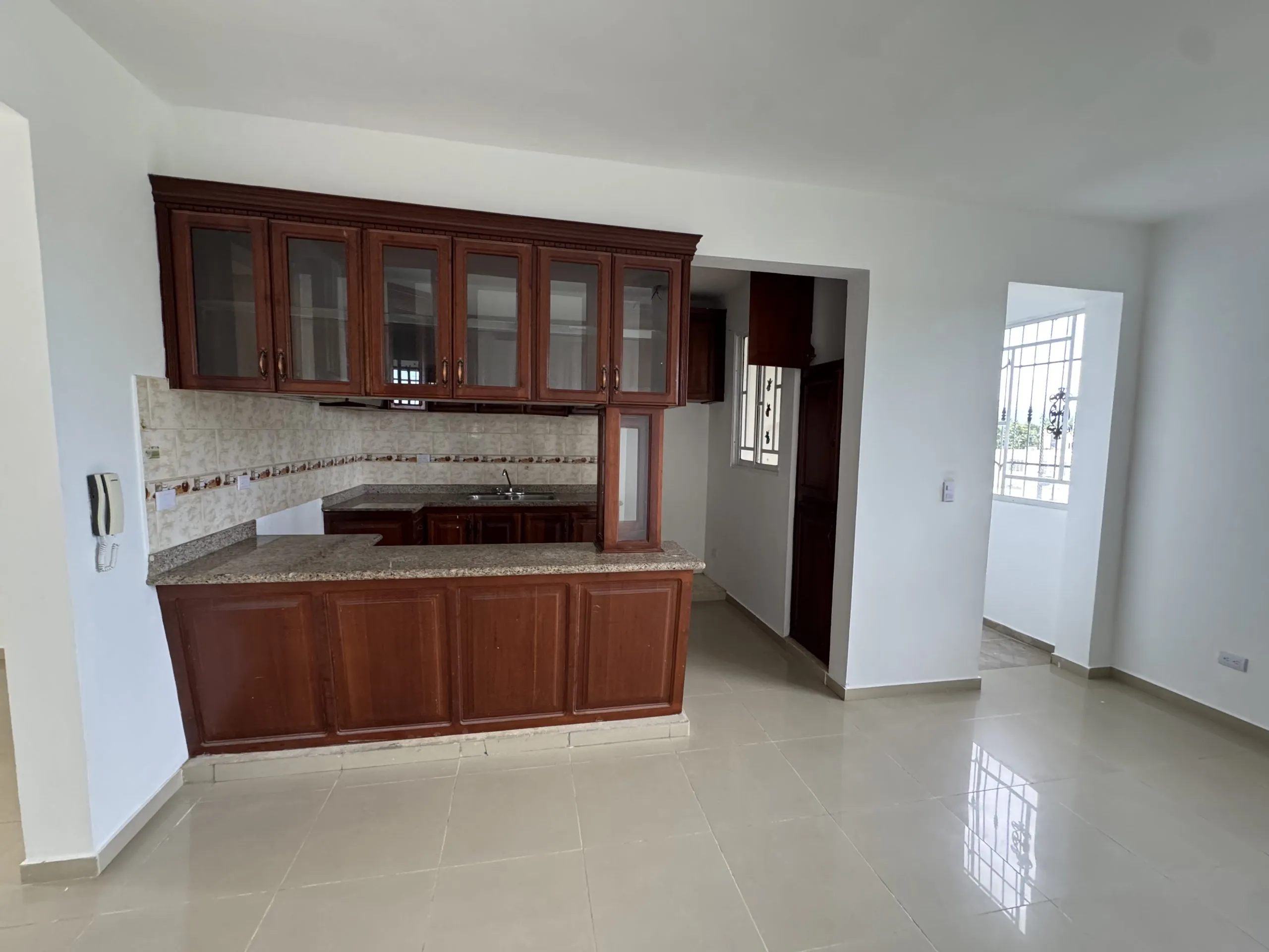 Apartamento 3er nivel construido en block