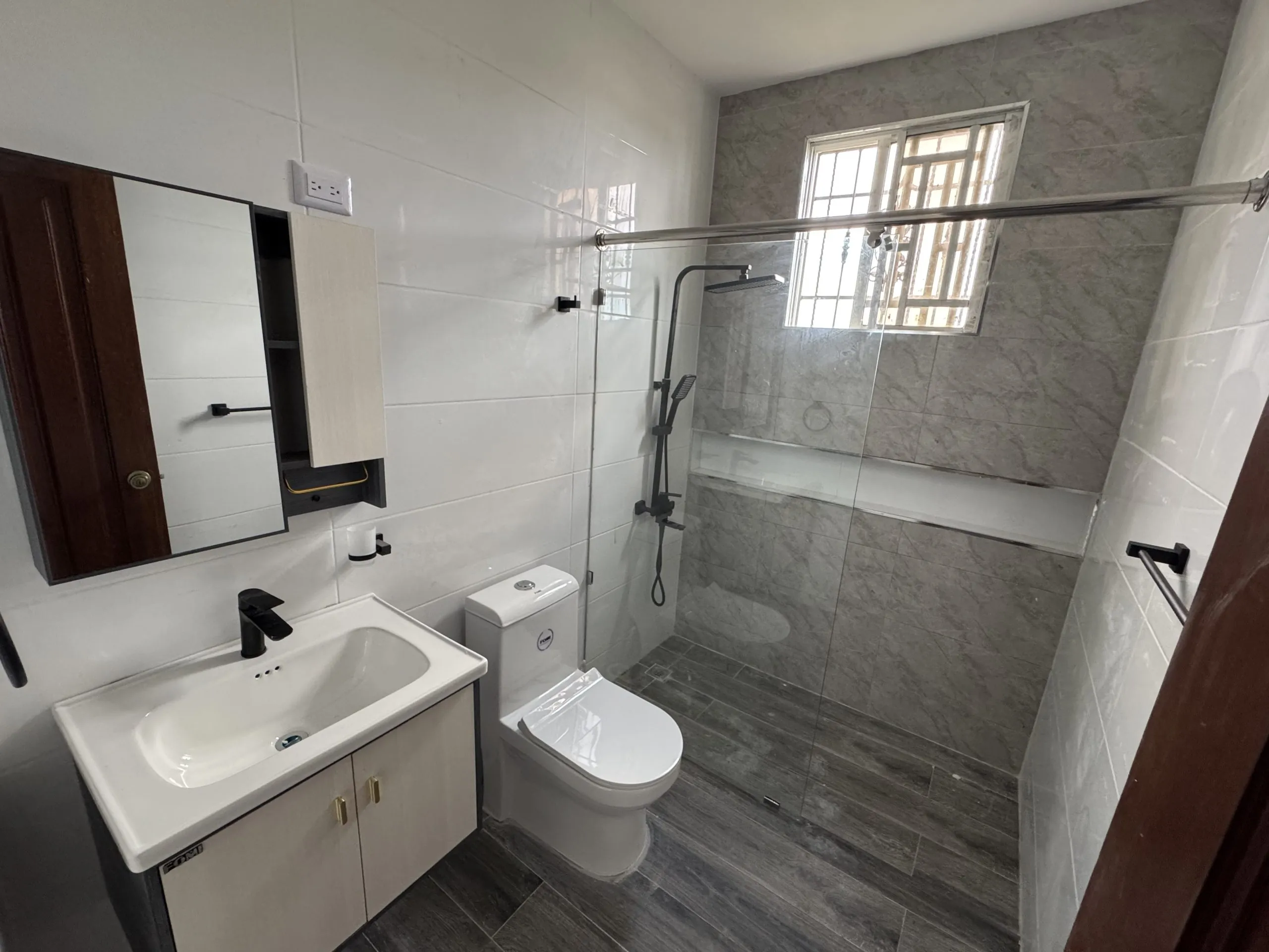 Apartamento 3er nivel construido en block