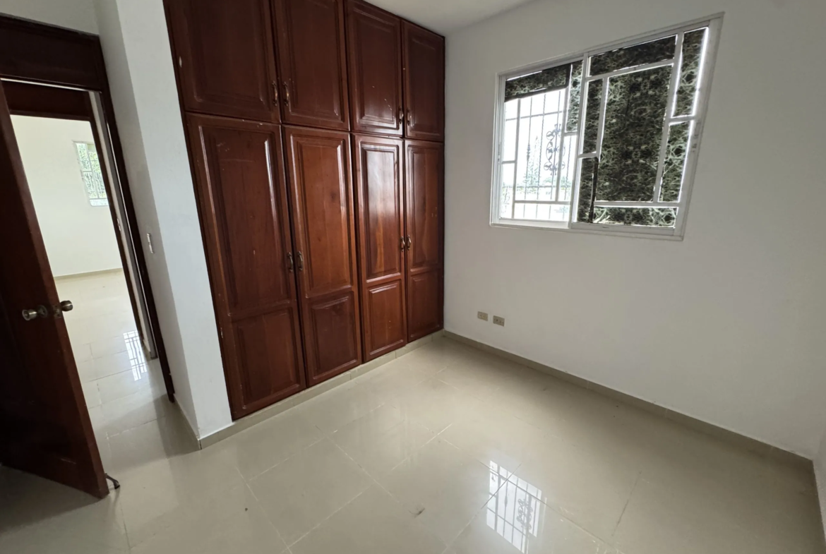 Apartamento 3er nivel construido en block