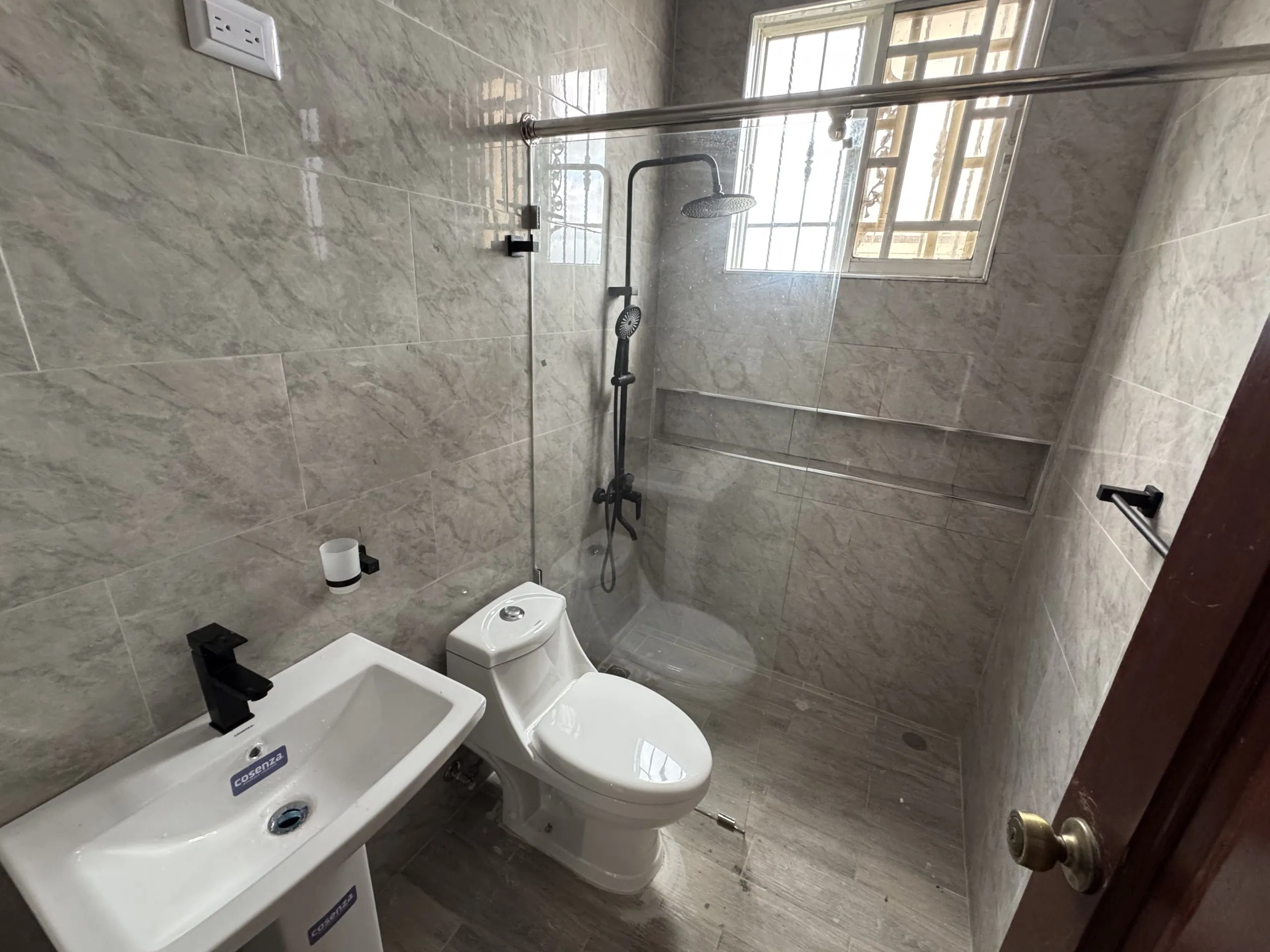 Apartamento 3er nivel construido en block