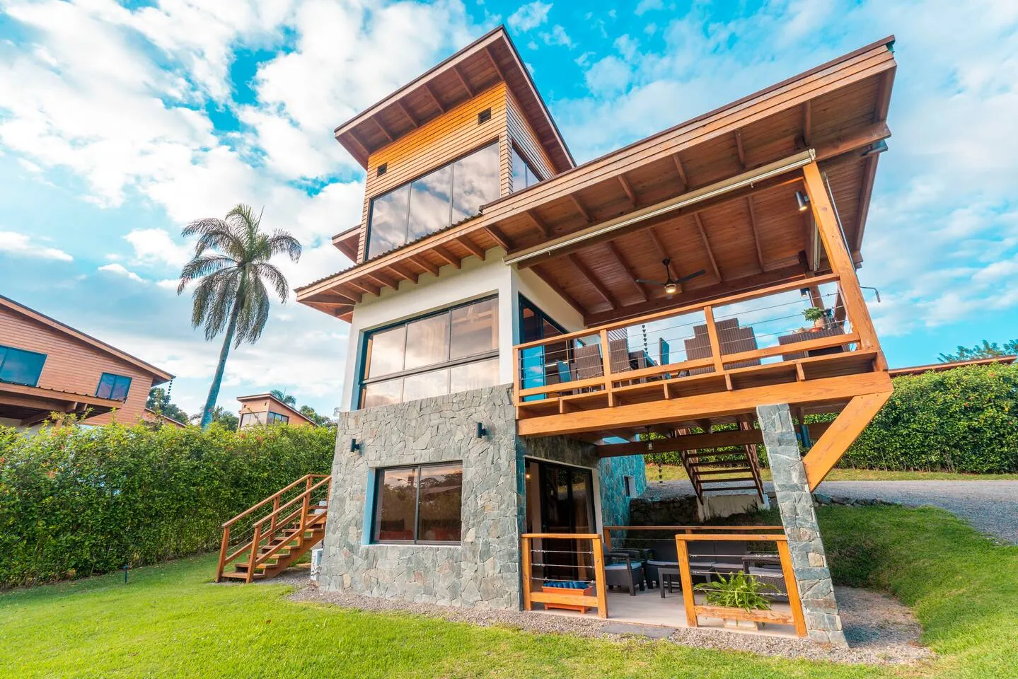 Hermosa villa vacacional en proyecto cerrada en Jarabacoa