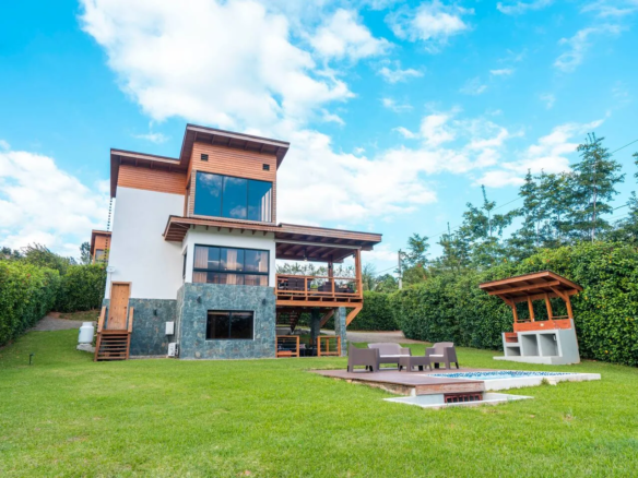 Hermosa villa vacacional en proyecto cerrada en Jarabacoa