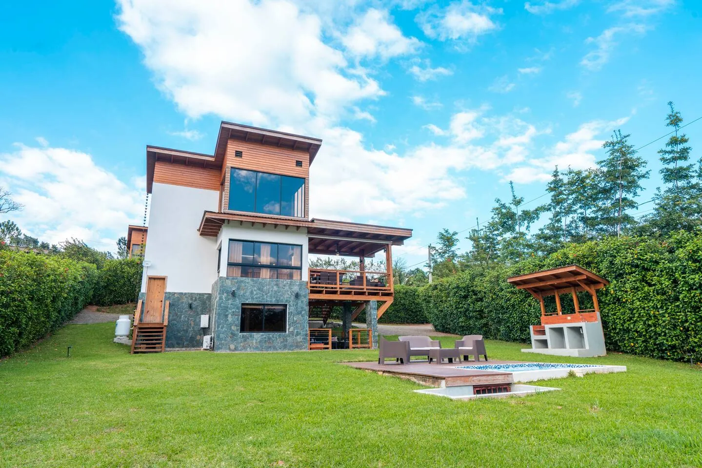 Hermosa villa vacacional en proyecto cerrada en Jarabacoa