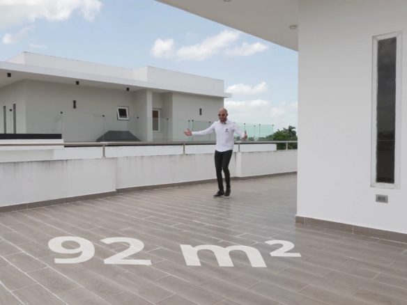 Gran penthouse con terraza de 92 m² y parqueos techados