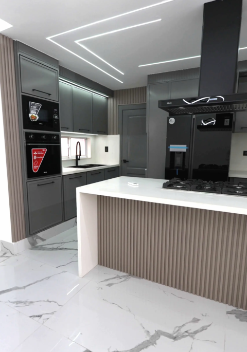 Bellísimo 2do nivel ultra-moderno, remodelado y equipado
