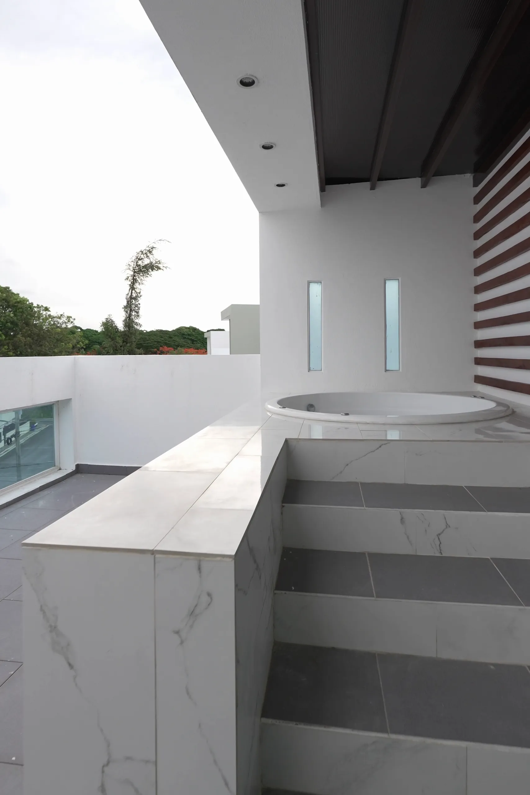 Penthouse con espacios abiertos, terraza, jacuzzi y hab principal enorme