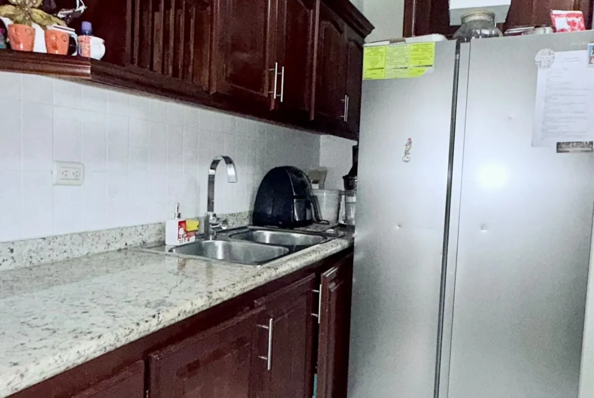Apartamento 2do nivel amplio con excelente precio