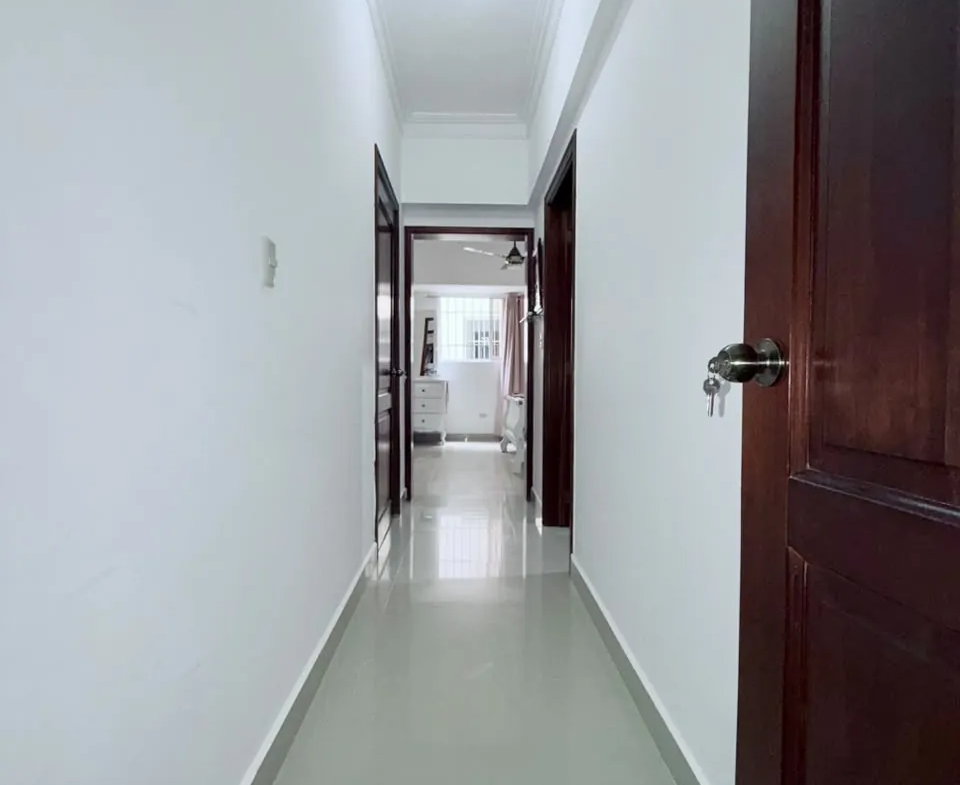 Apartamento 2do nivel amplio con excelente precio