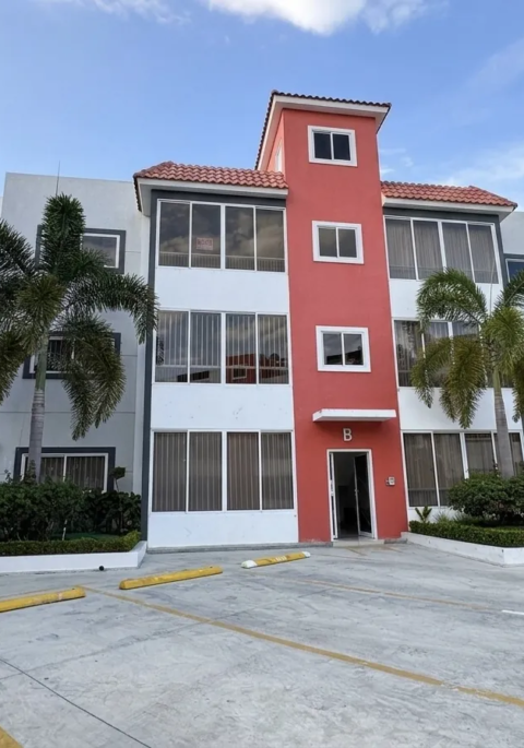 Primer nivel de 2 habitaciones y área de lindero privada