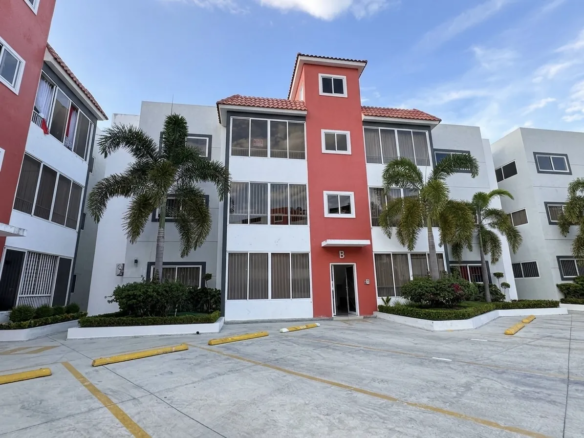 Primer nivel de 2 habitaciones y área de lindero privada