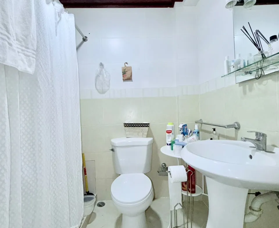 Apartamento 2do nivel amplio con excelente precio