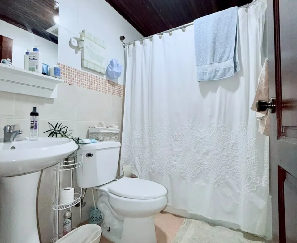 Apartamento 2do nivel amplio con excelente precio