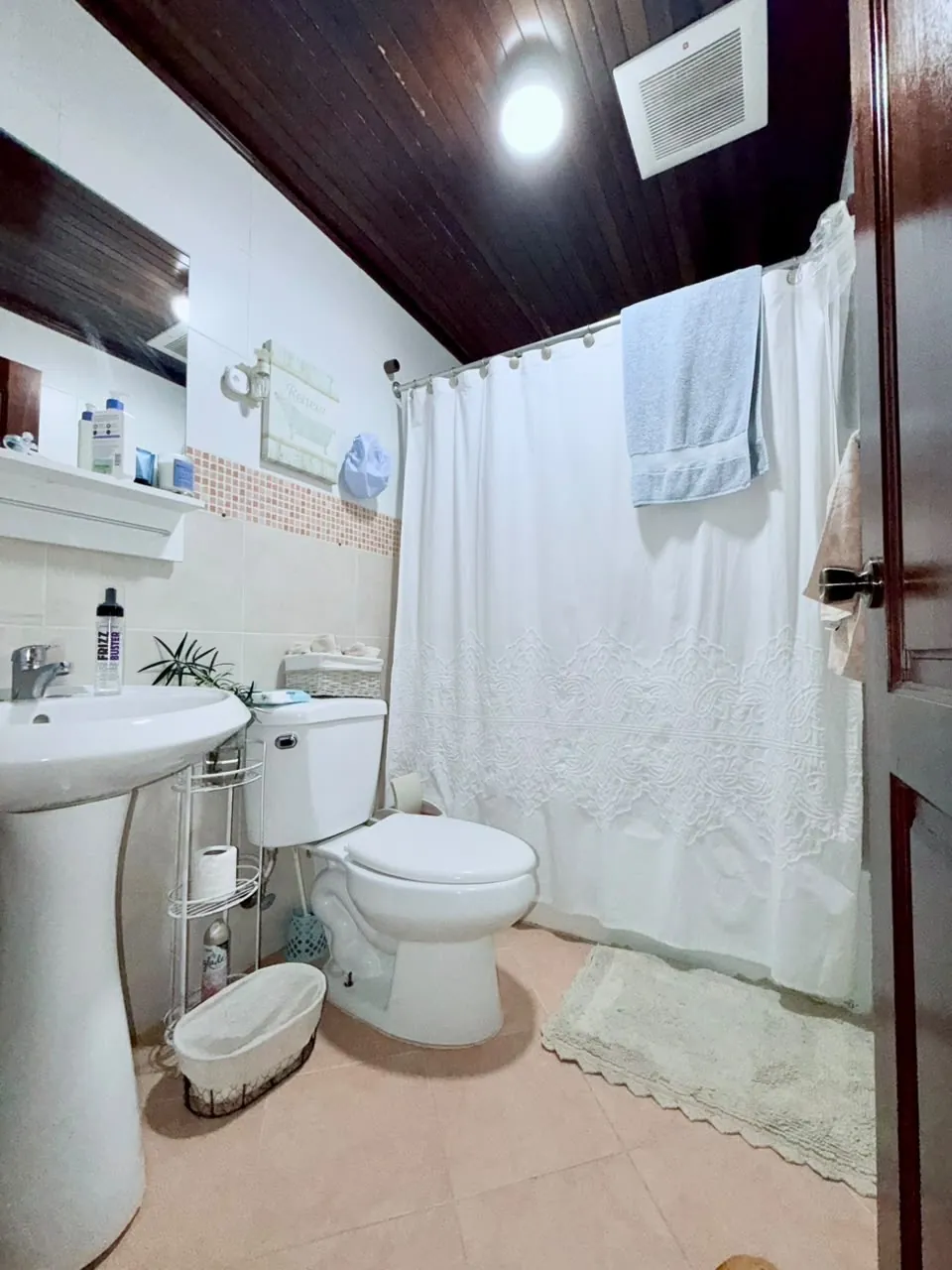 Apartamento 2do nivel amplio con excelente precio