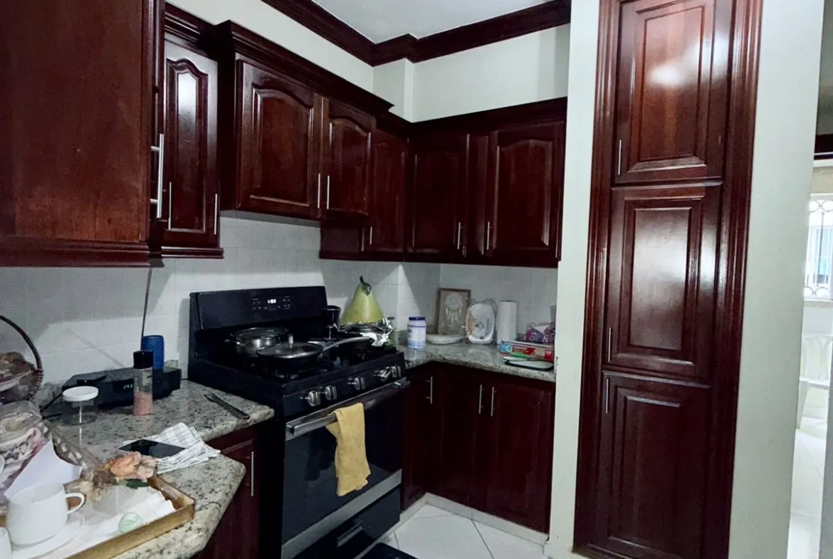 Apartamento 2do nivel amplio con excelente precio