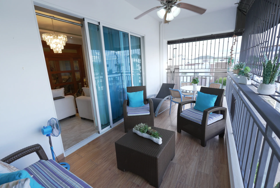 Apartamento de Lujo con ascensor, enorme balcón y parqueo techado
