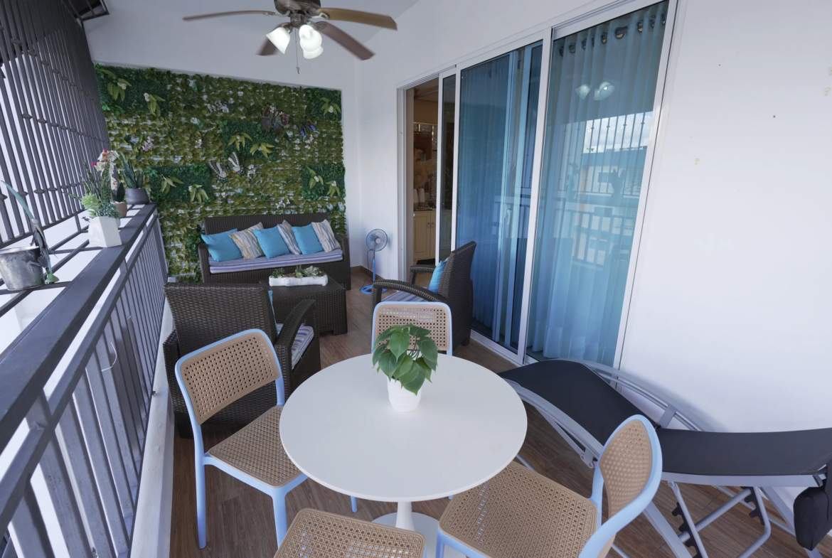 Apartamento de Lujo con ascensor, enorme balcón y parqueo techado