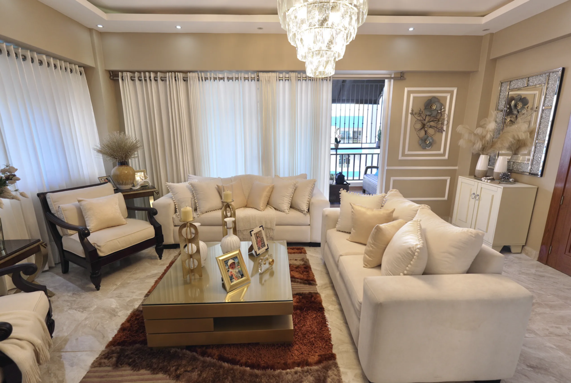 Apartamento de Lujo con ascensor, enorme balcón y parqueo techado