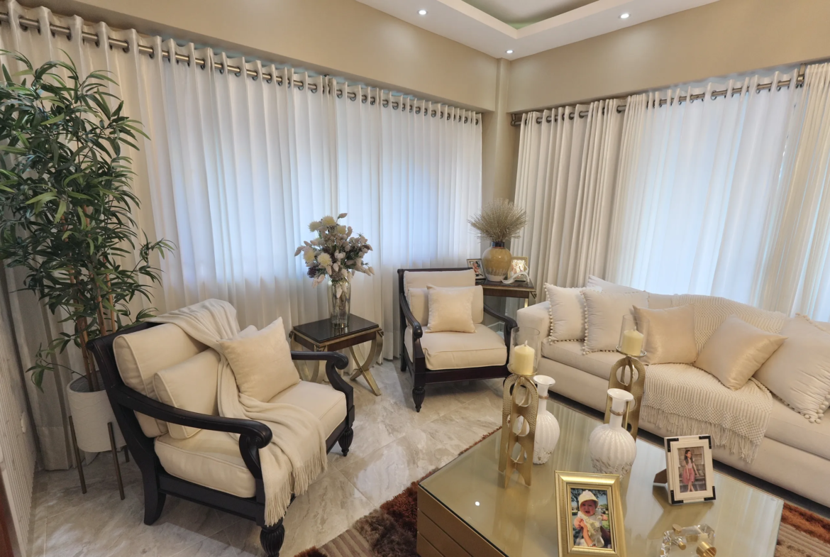 Apartamento de Lujo con ascensor, enorme balcón y parqueo techado