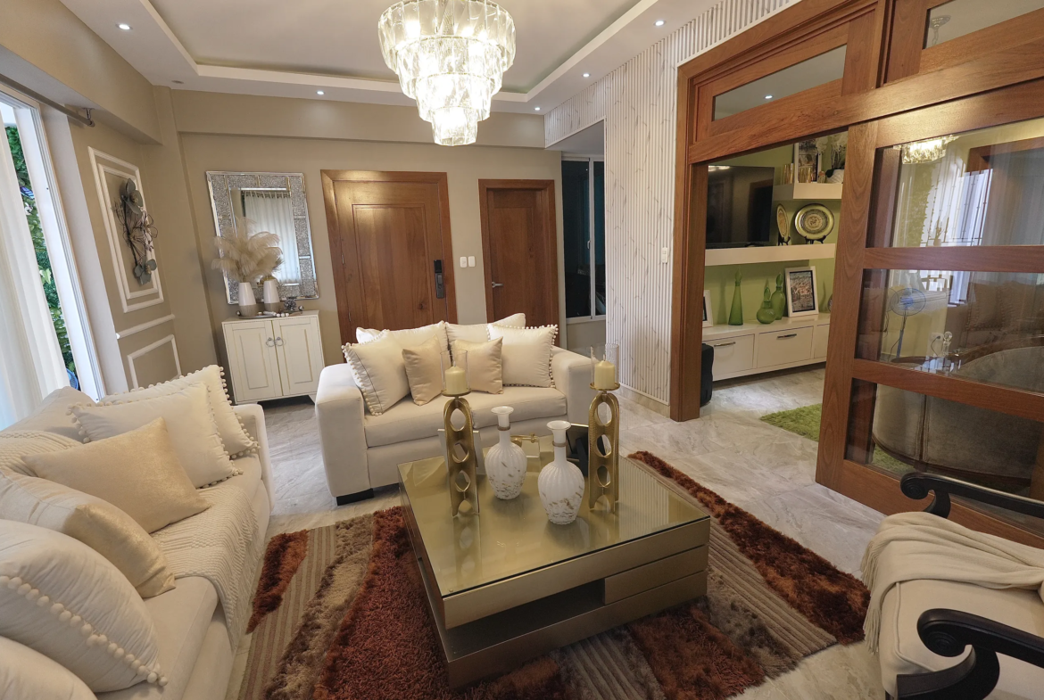 Apartamento de Lujo con ascensor, enorme balcón y parqueo techado