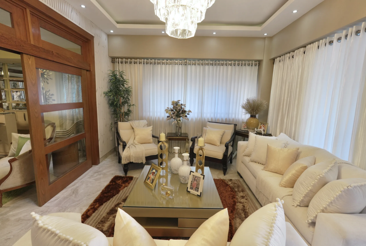 Apartamento de Lujo con ascensor, enorme balcón y parqueo techado