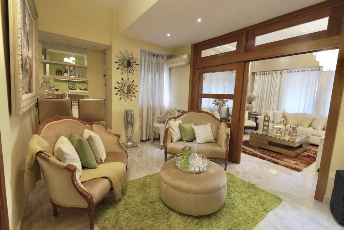 Apartamento de Lujo con ascensor, enorme balcón y parqueo techado