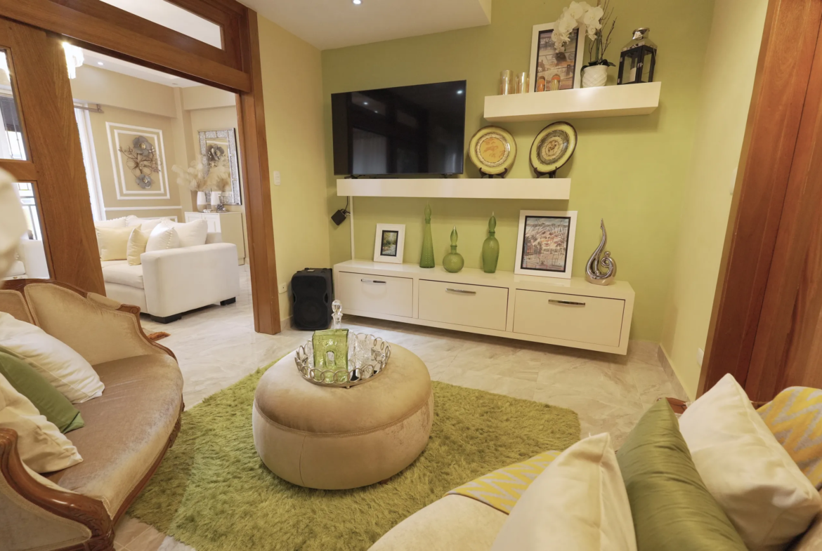 Apartamento de Lujo con ascensor, enorme balcón y parqueo techado