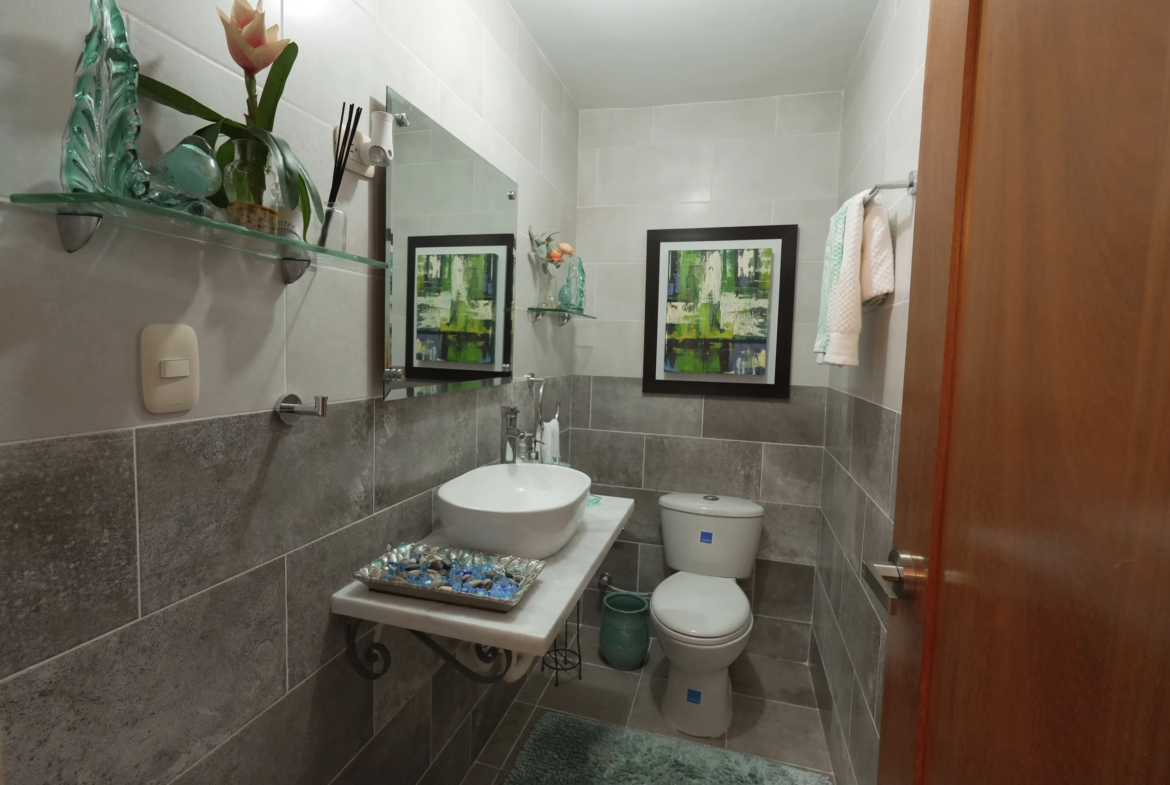 Apartamento de Lujo con ascensor, enorme balcón y parqueo techado