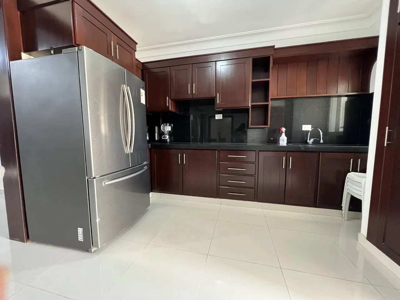 Primer nivel con patio enorme y 2 cocinas