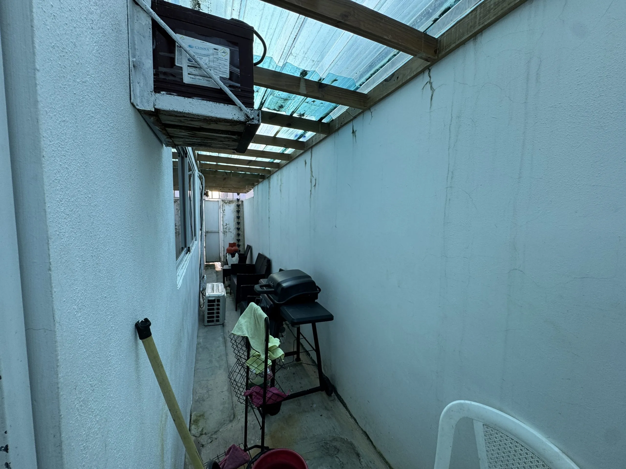 Primer nivel de 2 habitaciones y área de lindero privada