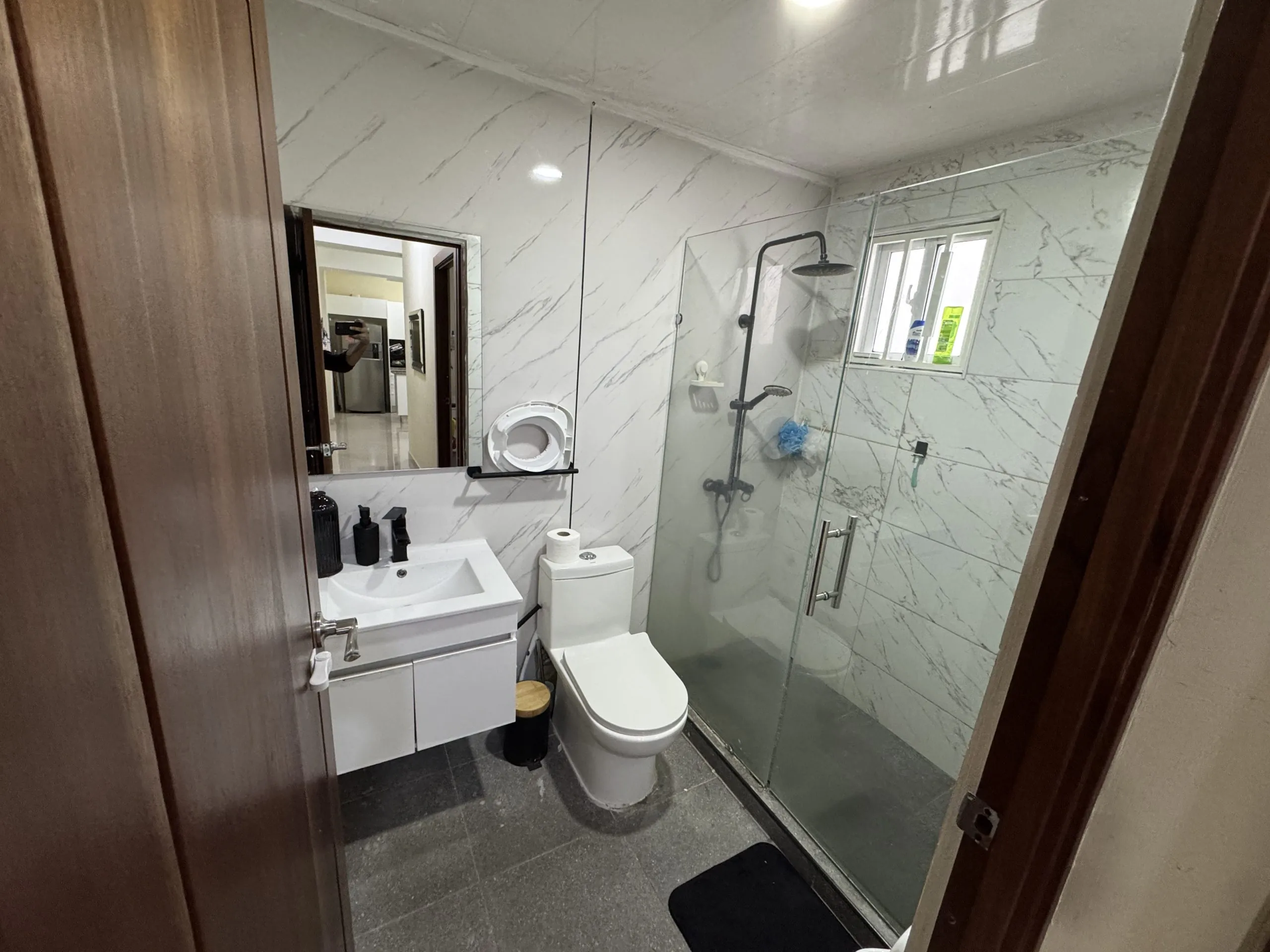 Primer nivel de 2 habitaciones y área de lindero privada