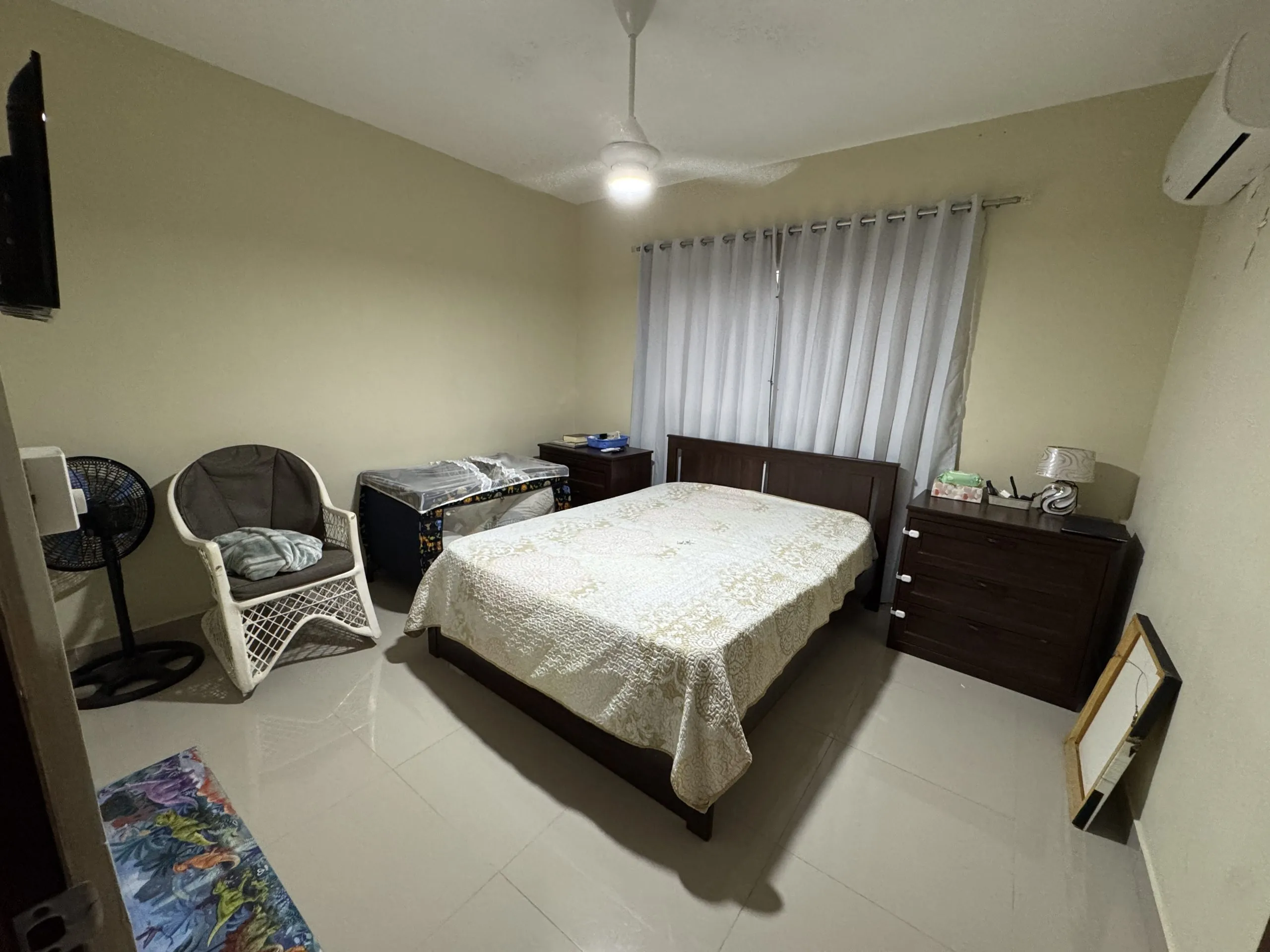 Primer nivel de 2 habitaciones y área de lindero privada