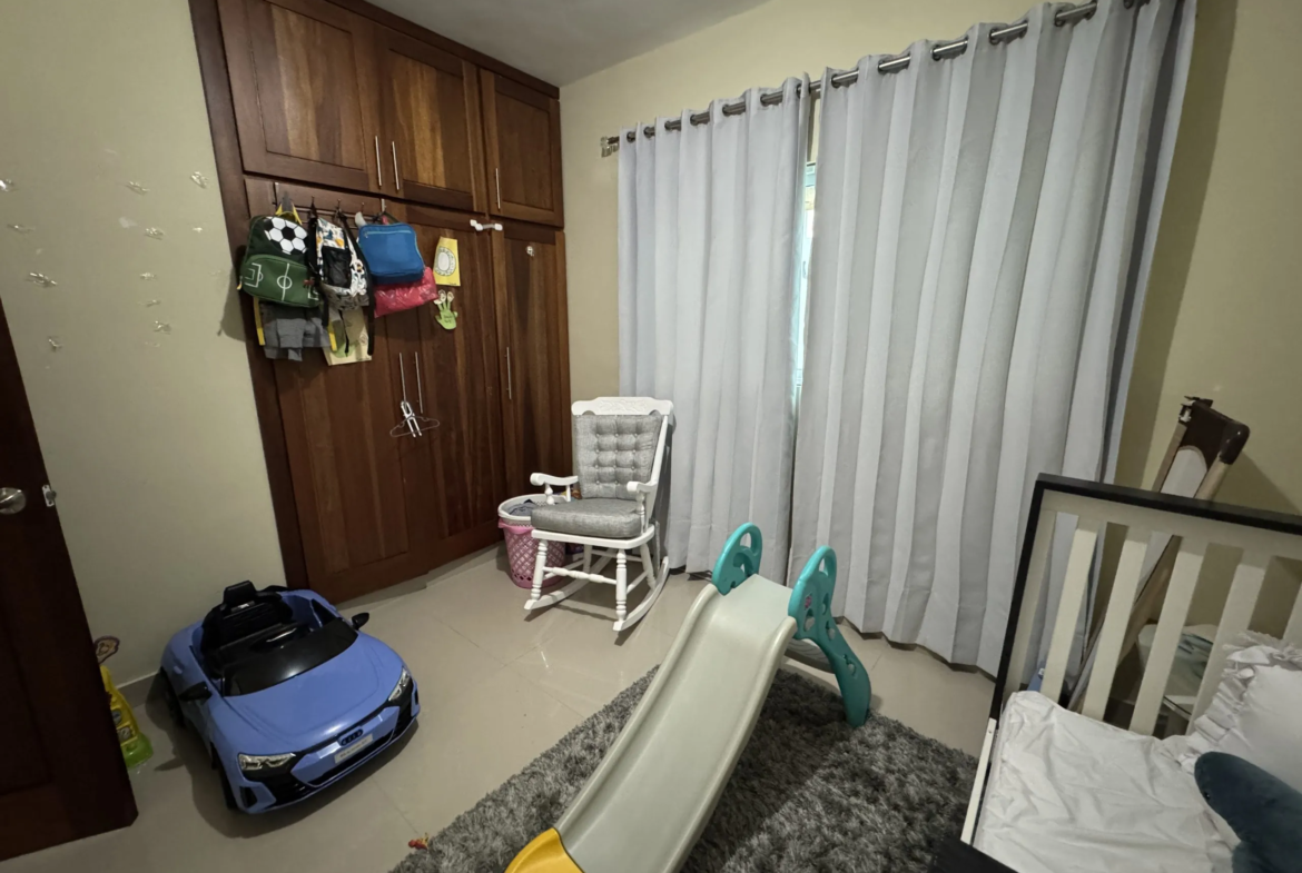 Primer nivel de 2 habitaciones y área de lindero privada