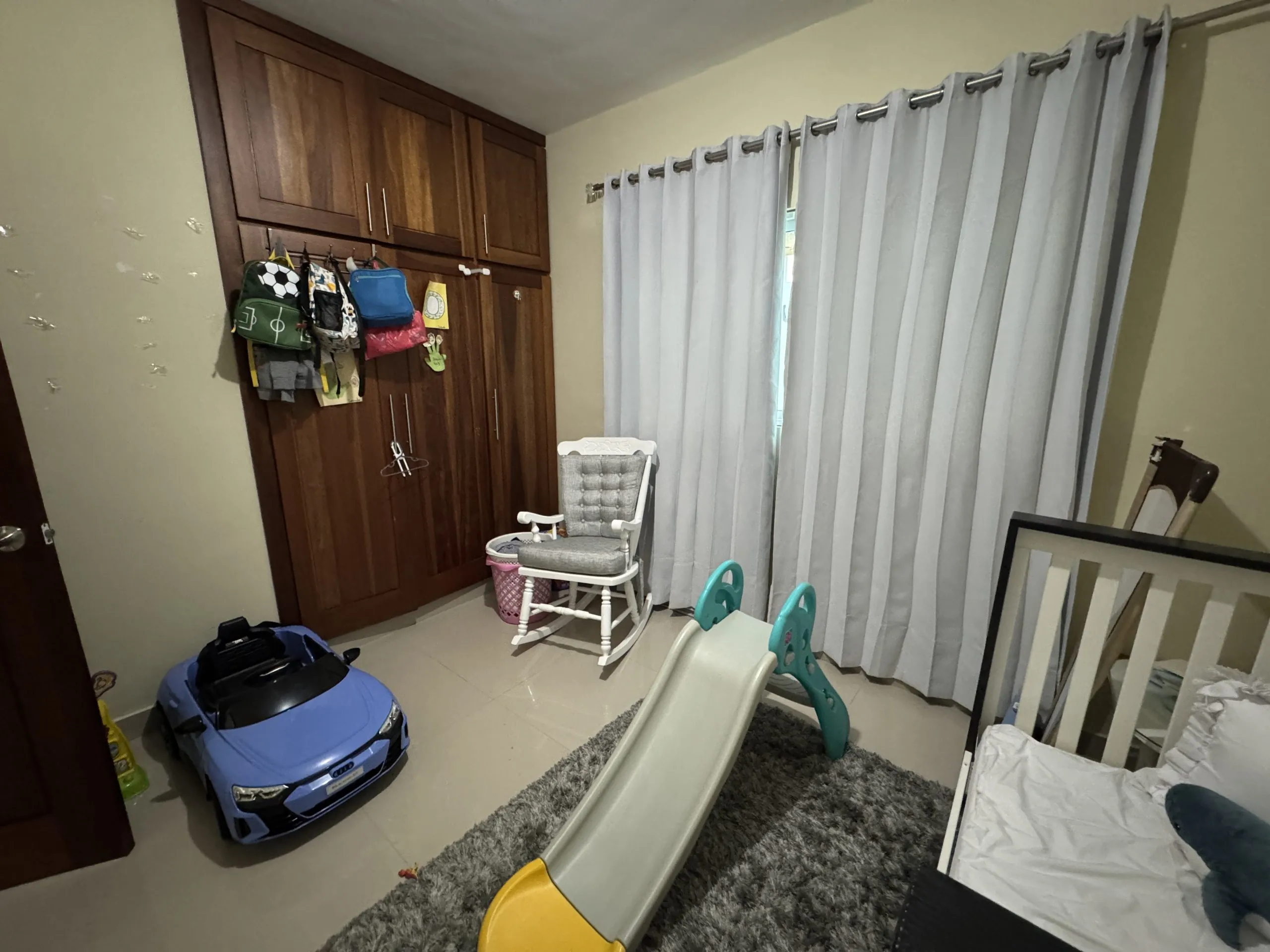 Primer nivel de 2 habitaciones y área de lindero privada