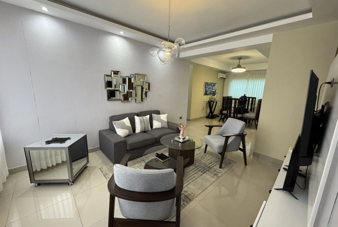 Primer nivel de 2 habitaciones y área de lindero privada